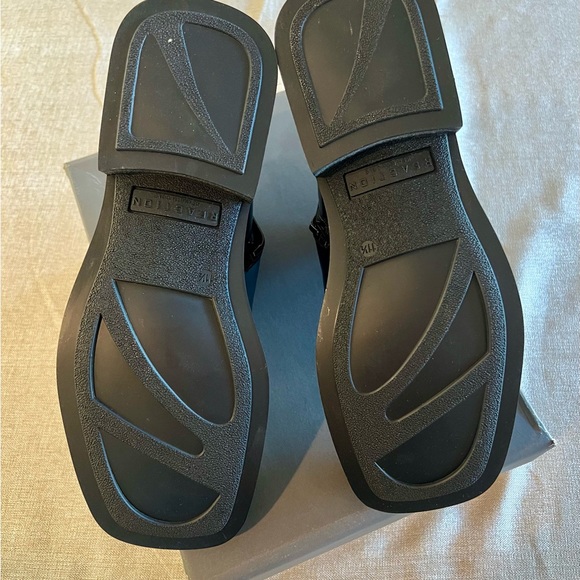 Kenneth Cole Boots - Brand New Never Worn - Picture 3 of 6